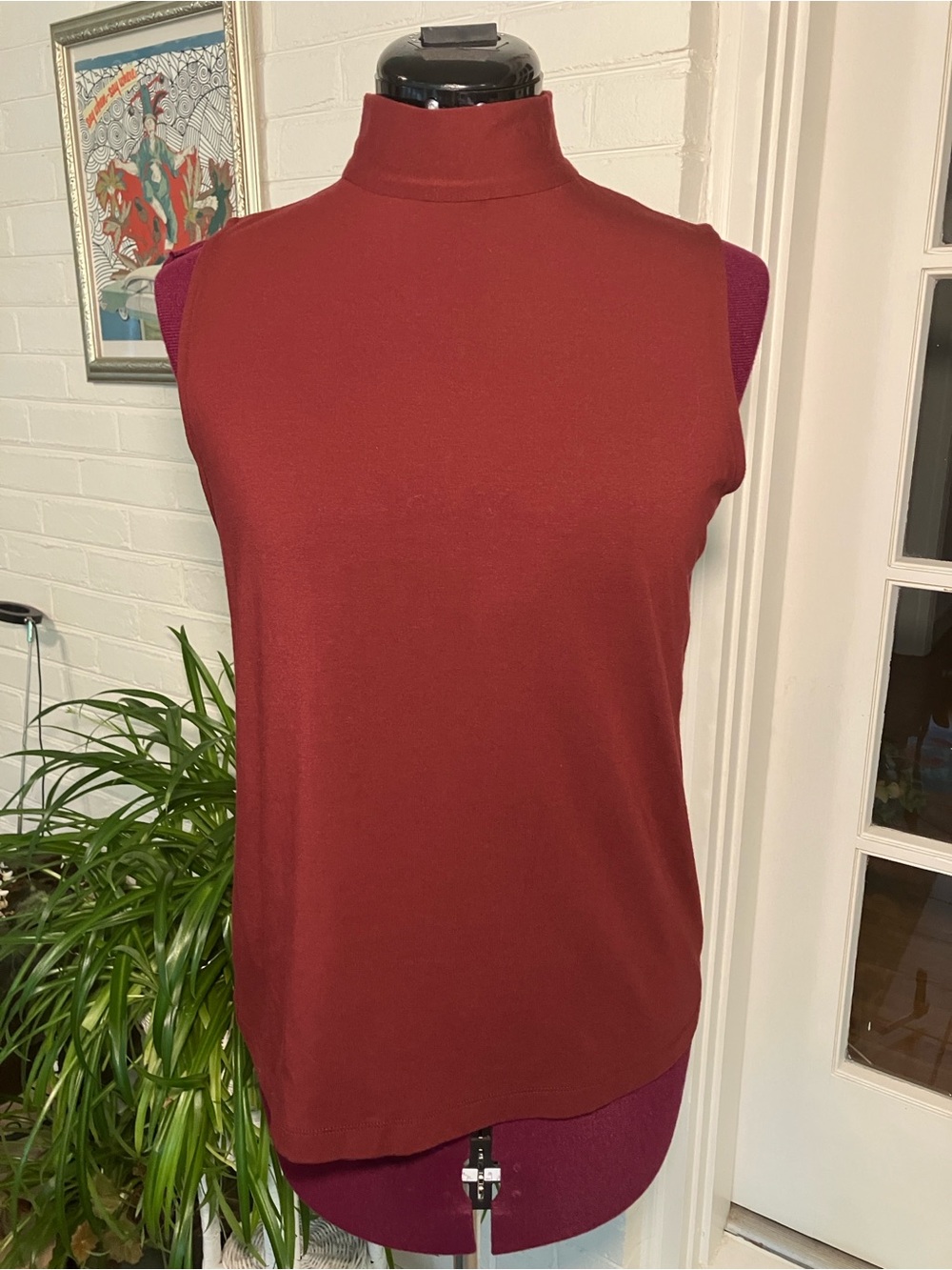 Chico's Sleeveless Mockneck Shell/Top in Burgundy size 1 Medium